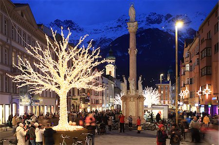 Arbre de Noël à la tombée de la nuit, Innsbruck, Tyrol, Autriche, Europe Photographie de stock - Rights-Managed, Code: 841-06447900