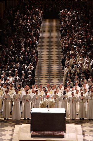 priest - Easter week celebration (Chrism mass) in Notre Dame Cathedral, Paris, France, Europe Foto de stock - Con derechos protegidos, Código: 841-06448150