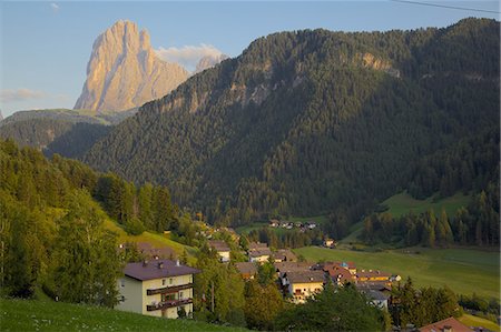 simsearch:841-06448891,k - Town houses overlooked by Odle Group, Ortisei, Gardena Valley, Bolzano Province, Trentino-Alto Adige/South Tyrol, Italian Dolomites, Italy, Europe Stock Photo - Rights-Managed, Code: 841-06448805