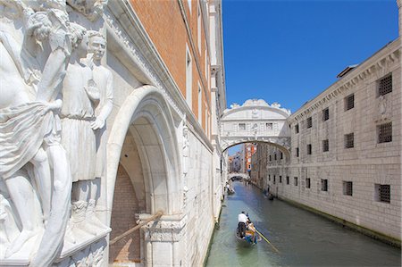 european monuments - Doge's Palace, Bridge of Sighs and gondola, Piazza San Marco, Venice, UNESCO World Heritage Site, Veneto, Italy, Europe Stock Photo - Rights-Managed, Code: 841-06449042