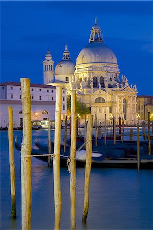 Santa Maria della Salute at dusk, Dorsoduro, Venice, UNESCO World Heritage Site, Veneto, Italy, Europe Stock Photo - Rights-Managed, Code: 841-06449052