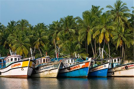 simsearch:841-03672349,k - Fishing boats along the Backwaters, near Alappuzha (Alleppey), Kerala, India, Asia Stock Photo - Rights-Managed, Code: 841-06449400