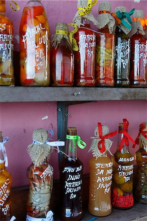simsearch:649-06164558,k - Colourful preserved fruits vegetables and chilli peppers souvenirs, Arraial d'Ajuda, Bahia, Brazil, South America Photographie de stock - Rights-Managed, Code: 841-06500356