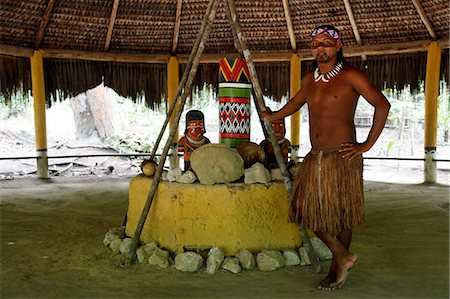 The ceremonial house of the Pataxo Indian people at the Reserva Indigena da Jaqueira near Porto Seguro, Bahia, Brazil, South America Foto de stock - Con derechos protegidos, Código: 841-06500518