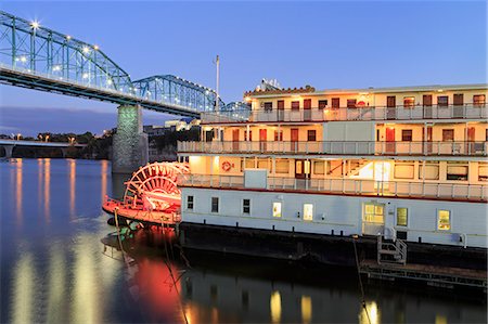 Delta Queen Riverboat and Walnut Street Bridge, Chattanooga, Tennessee, United States of America, North America Stock Photo - Rights-Managed, Code: 841-06500885