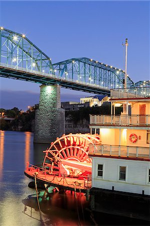 Delta Queen Riverboat and Walnut Street Bridge, Chattanooga, Tennessee, United States of America, North America Stock Photo - Rights-Managed, Code: 841-06500886