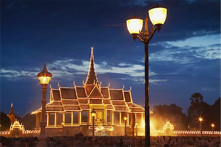 simsearch:841-06501931,k - Crowds mourning the late King Sihanouk outside Chan Chaya Pavilion of Royal Palace at dusk, Phnom Penh, Cambodia, Indochina, Southeast Asia, Asia Stock Photo - Rights-Managed, Code: 841-06501897