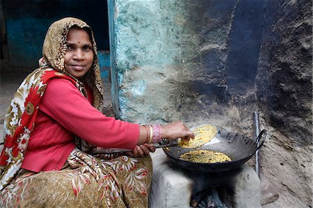 Woman cooking, Mathura, Uttar Pradesh, India, Asia Stock Photo - Rights-Managed, Code: 841-06502210