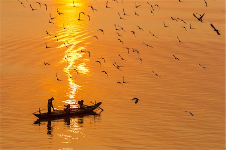 simsearch:841-02705251,k - Fishermen at sunrise, Tonle Sap River, Phnom Penh, Cambodia, Indochina, Southeast Asia, Asia Stock Photo - Rights-Managed, Code: 841-06502571