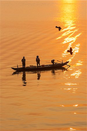 simsearch:841-02705251,k - Fishermen at sunrise, Tonle Sap River, Phnom Penh, Cambodia, Indochina, Southeast Asia, Asia Stock Photo - Rights-Managed, Code: 841-06502572