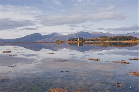 simsearch:841-06449943,k - Castle Stalker reflecting into the waters of Loch Laich, Argyll and Bute, Scotland, United Kingdom, Europe Stock Photo - Rights-Managed, Code: 841-06503296