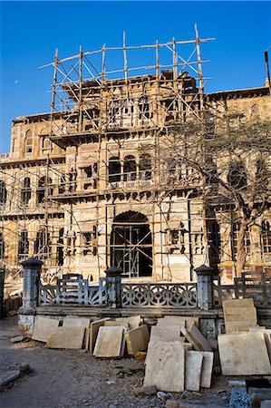 Morvi Temple (the Secretariat) an administrative building with a Hindu temple in the centre, built in the 19th century and being restored following the 1997 earthquake, Morvi, Gujarat, India, Asia Stock Photo - Rights-Managed, Code: 841-06616343