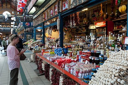 simsearch:841-06805368,k - Woman shopping inside Nagycsarnok Market, Budapest, Hungary, Europe Foto de stock - Con derechos protegidos, Código: 841-06616444