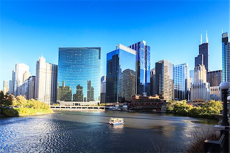 simsearch:841-02925122,k - Skyscrapers follow the curve of the Chicago River, Chicago, Illinois, United States of America, North America Stock Photo - Rights-Managed, Code: 841-06616702