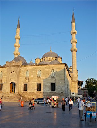 simsearch:841-03067143,k - The Yeni Camii (New Mosque), Istanbul, Turkey, Europe, Eurasia Stock Photo - Rights-Managed, Code: 841-06617025
