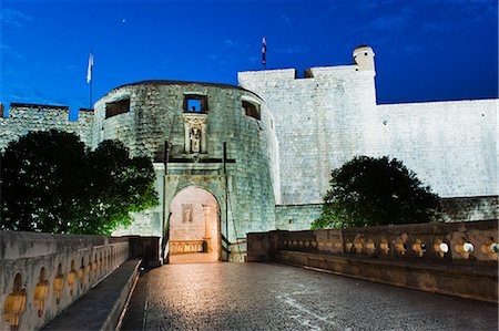 simsearch:700-04424890,k - Pile Gate at night, the entrance to Dubrovnik Old Town, Dubrovnik, Croatia, Europe Stock Photo - Rights-Managed, Code: 841-06804665