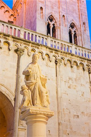simsearch:841-07204677,k - St. Lawrence statue outside the Cathedral of St. Lawrence at night, Trogir, UNESCO World Heritage Site, Dalmatian Coast, Croatia, Europe Stock Photo - Rights-Managed, Code: 841-06804784