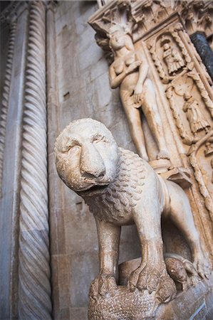 simsearch:841-06807616,k - Lion statue at the entrance to St. Lawrence Cathedral, Trogir, UNESCO World Heritage Site, Dalmatian Coast, Croatia, Europe Stock Photo - Rights-Managed, Code: 841-06804813