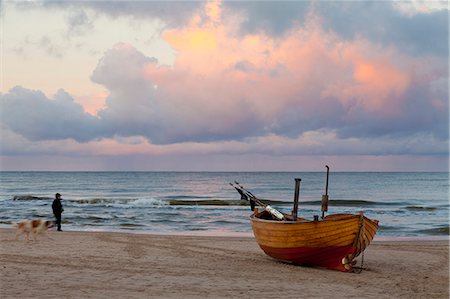 dogs in nature - Boat on beach, Ahlbeck, Island of Usedom, Baltic Coast, Mecklenburg-Vorpommern, Germany, Europe Stock Photo - Rights-Managed, Code: 841-06805593