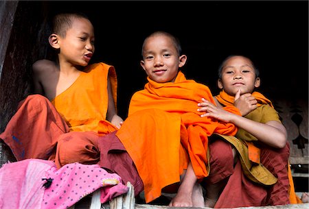 simsearch:841-05845843,k - Three novice monks in village near Kengtung (Kyaingtong), Shan State, Myanmar (Burma), Asia Stock Photo - Rights-Managed, Code: 841-06805755