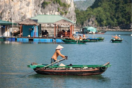 Floating village, Halong Bay, UNESCO World Heritage Site, Vietnam, Indochina, Southeast Asia, Asia Photographie de stock - Rights-Managed, Code: 841-06805947