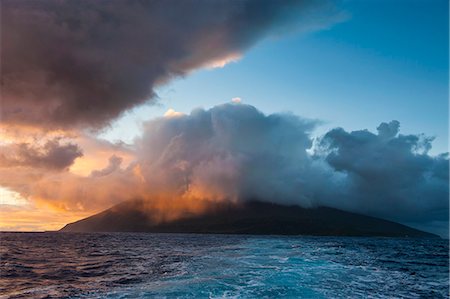 Sunrise over Tau Island, Manua Island group, American Samoa, South Pacific, Pacific Stock Photo - Rights-Managed, Code: 841-06807140