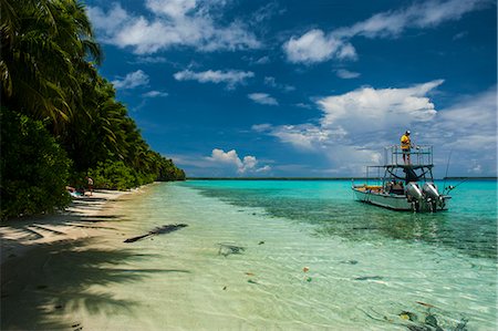 simsearch:841-06034119,k - Little motor boat in the turquoise waters of the Ant Atoll, Pohnpei, Micronesia, Pacific Stock Photo - Rights-Managed, Code: 841-06807150