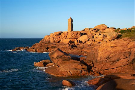 Pointe de Squewel and Mean Ruz Lighthouse, Men Ruz, Ploumanach, Cote de Granit Rose, Cotes d'Armor, Brittany, France, Europe Stock Photo - Rights-Managed, Code: 841-06807636