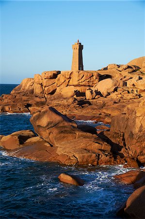 simsearch:841-06807616,k - Pointe de Squewel and Mean Ruz Lighthouse, Men Ruz, Ploumanach, Cote de Granit Rose, Cotes d'Armor, Brittany, France, Europe Stock Photo - Rights-Managed, Code: 841-06807637
