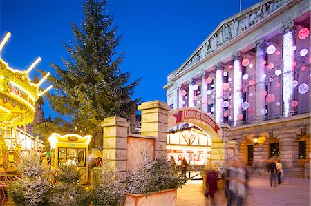 simsearch:841-06807677,k - Council House and Christmas Market stalls in the Market Square, Nottingham, Nottinghamshire, England, United Kingdom, Europe Photographie de stock - Rights-Managed, Code: 841-06807655