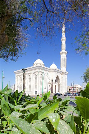 simsearch:841-07083917,k - Mosque on Zayed Bin Sultan Street, Al Ain, Abu Dhabi, United Arab Emirates, Middle East Stock Photo - Rights-Managed, Code: 841-07084011