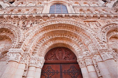 simsearch:841-07083026,k - The tympanum on Eglise Notre Dame la Grande in central Poitiers, Vienne, Poitou-Charentes, France, Europe Photographie de stock - Rights-Managed, Code: 841-07084203