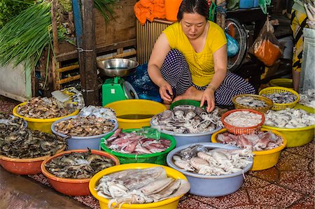 simsearch:841-07081180,k - Fresh seafood for sale at market at Chau Doc, Mekong River Delta, Vietnam, Indochina, Southeast Asia, Asia Stock Photo - Rights-Managed, Code: 841-07080811