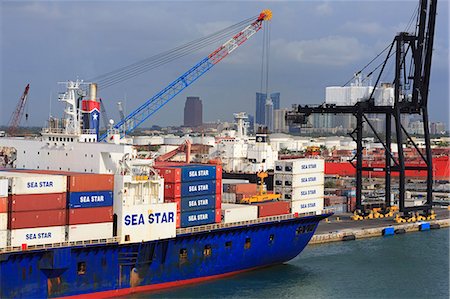 Container ship in Port Everglades, Fort Lauderdale, Florida, United States of America, North America Stock Photo - Rights-Managed, Code: 841-07082680