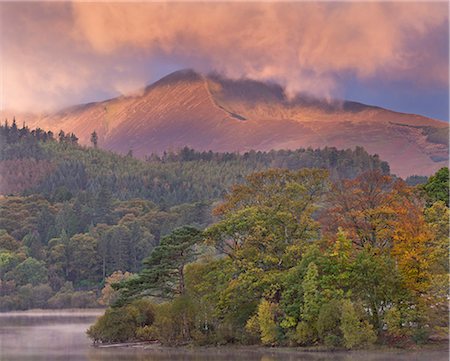 simsearch:841-07590500,k - Autumnal foliage on Derwent Water, with mountains beyond. Lake District National Park, Cumbria, England, United Kingdom, Europe Stock Photo - Rights-Managed, Code: 841-07082946