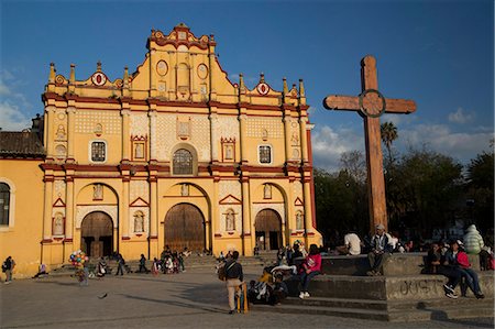 simsearch:841-07083026,k - Wooden cross in front of the Cathedral of San Cristobal, founded in 1528, San Cristobal de las Casas, Chiapas, Mexico, North America Photographie de stock - Rights-Managed, Code: 841-07083027