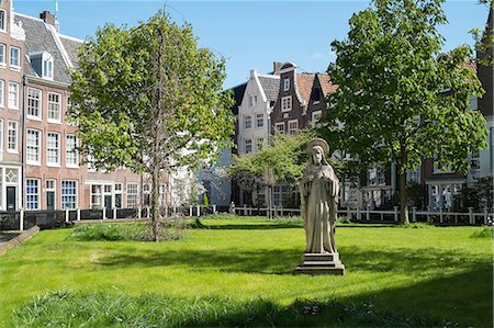 The Begijnhof, one of the oldest inner courts in Amsterdam, Amsterdam, Netherlands, Europe Stock Photo - Rights-Managed, Code: 841-07083139