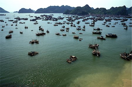 fishing - Boats in Ha-Long Bay, UNESCO World Heritage Site, Vietnam, Indochina, Southeast Asia, Asia Stock Photo - Rights-Managed, Code: 841-07083203