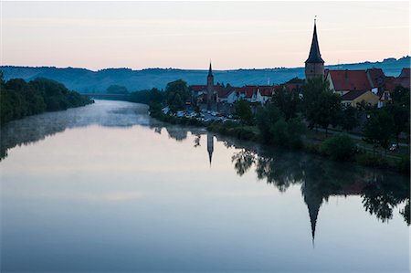 The town of Karlstadt in the Main valley in the morning, Franconia, Bavaria, Germany, Europe Foto de stock - Con derechos protegidos, Código: 841-07083481