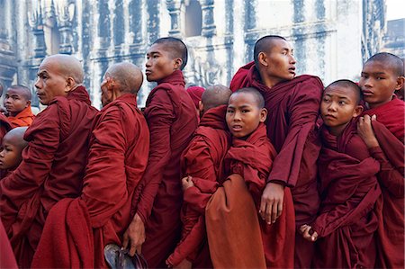simsearch:841-05845843,k - Monks in procession during Full Moon Festival, Patho Ananda temple, Bagan (Pagan), Myanmar (Burma), Asia Stock Photo - Rights-Managed, Code: 841-07083847