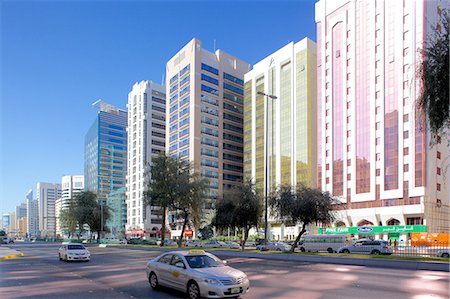 simsearch:841-07083917,k - City skyline and Rashid Bin Saeed Al Maktoum Street, Abu Dhabi, United Arab Emirates, Middle East Stock Photo - Rights-Managed, Code: 841-07083924
