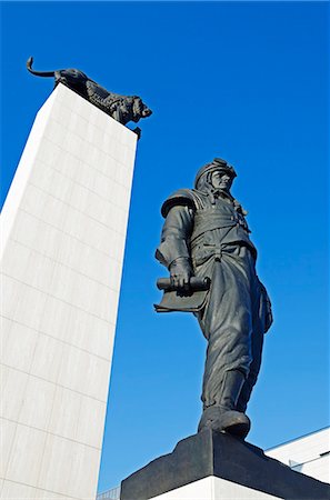 simsearch:400-05716374,k - Statue of General Dr Milan Rastislav Stefanik, Bratislava, Slovakia, Europe Stock Photo - Rights-Managed, Code: 841-07205236