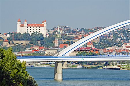 simsearch:841-07589927,k - Apollo Most bridge, Bratislava Castle, Danube River, Bratislava, Slovakia, Europe Stock Photo - Rights-Managed, Code: 841-07205246