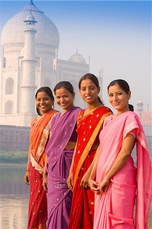 simsearch:841-02947131,k - Women in bright saris at the Taj Mahal, UNESCO World Heritage Site, Agra, Uttar Pradesh, India, Asia Stock Photo - Rights-Managed, Code: 841-07205724