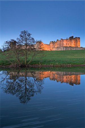simsearch:841-07202520,k - Alnwick Castle reflected in the River Aln at twilight, Northumberland, England, United Kingdom, Europe Stock Photo - Rights-Managed, Code: 841-07205758