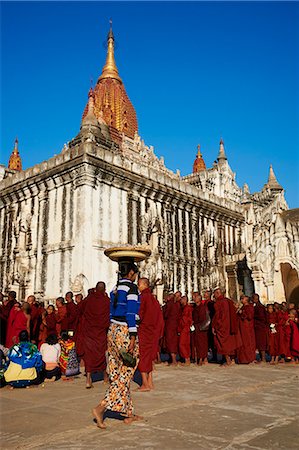 simsearch:841-07084298,k - Procession of Buddhist monks at the Full Moon Festival, Patho Ananda temple, Bagan (Pagan), Myanmar (Burma), Asia Stock Photo - Rights-Managed, Code: 841-07206220