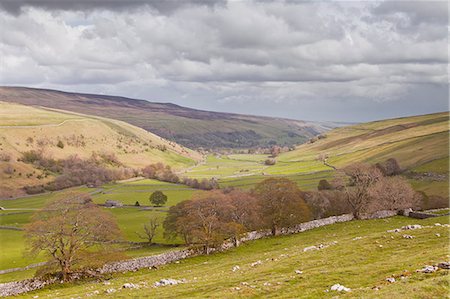 simsearch:841-07783088,k - Looking down onto Littondale in the Yorkshire Dales National Park, Yorkshire, England, United Kingdom, Europe Stock Photo - Rights-Managed, Code: 841-07206516