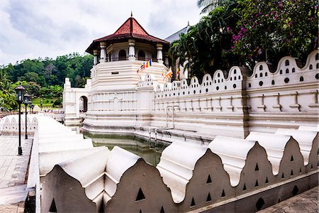simsearch:841-06446692,k - Temple of the Sacred Tooth Relic (Temple of the Tooth) (Sri Dalada Maligawa) in Kandy, Sri Lanka, Asia Stock Photo - Rights-Managed, Code: 841-07201388