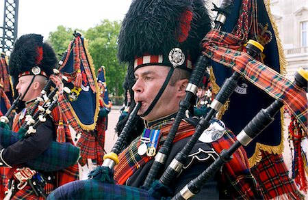 simsearch:841-07202015,k - Scots Guards playing the bagpipes in London parade, UK Stock Photo - Rights-Managed, Code: 841-07201632