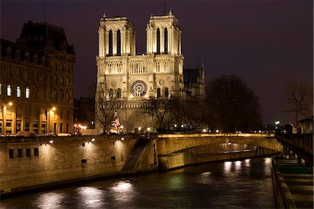 simsearch:841-07084298,k - Cathedral Notre Dame de Paris on Île de la Cité̩ by the river Seine, Paris, France Stock Photo - Rights-Managed, Code: 841-07201776